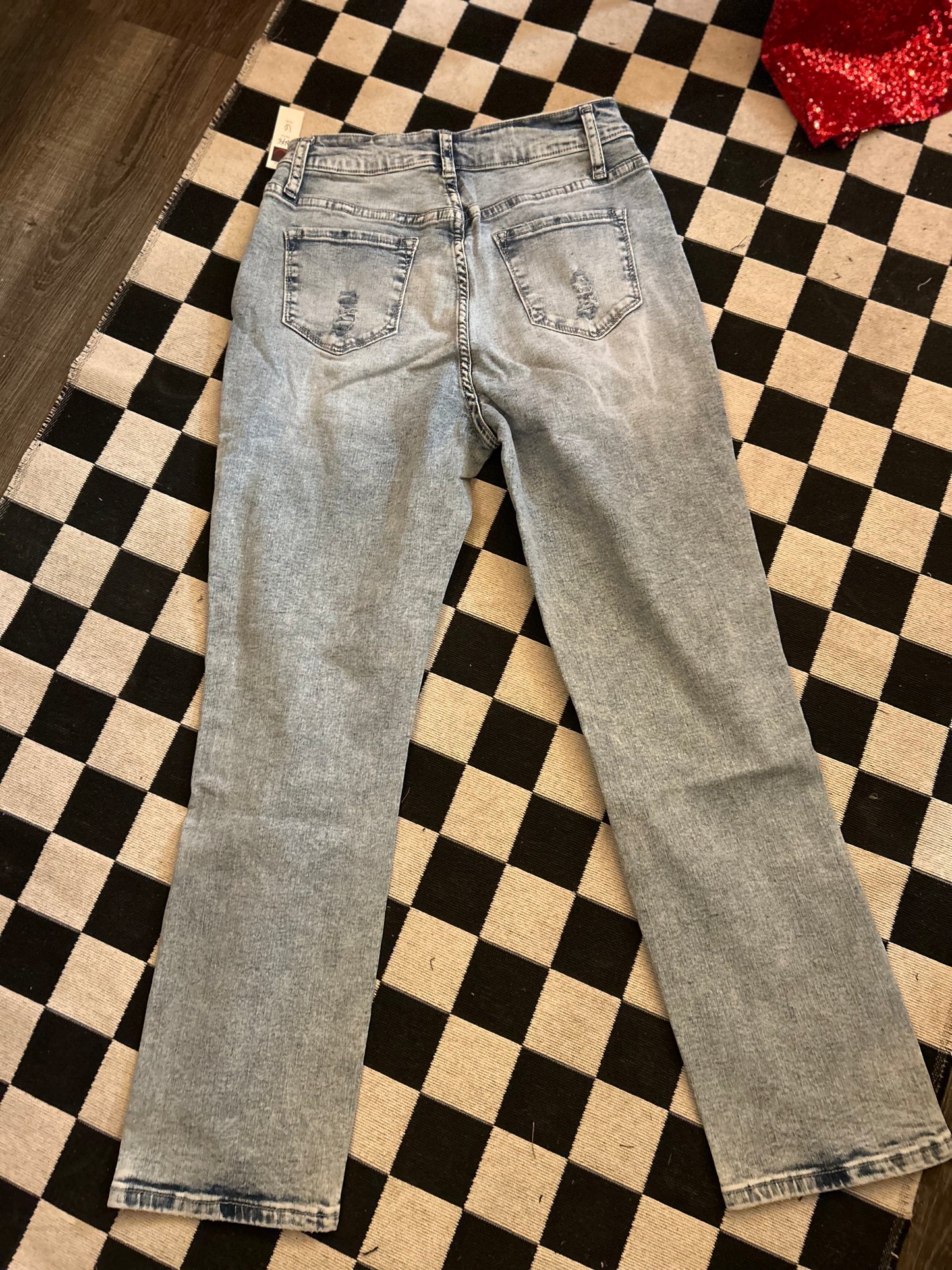 Distressed High Rise Skinny - Light