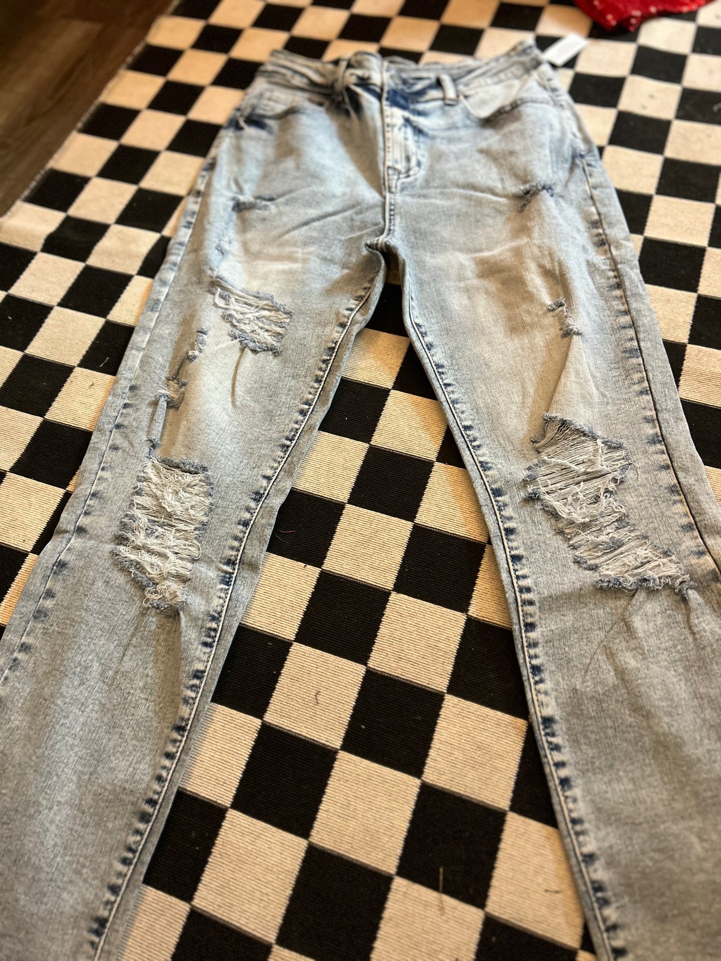 Distressed High Rise Skinny - Light