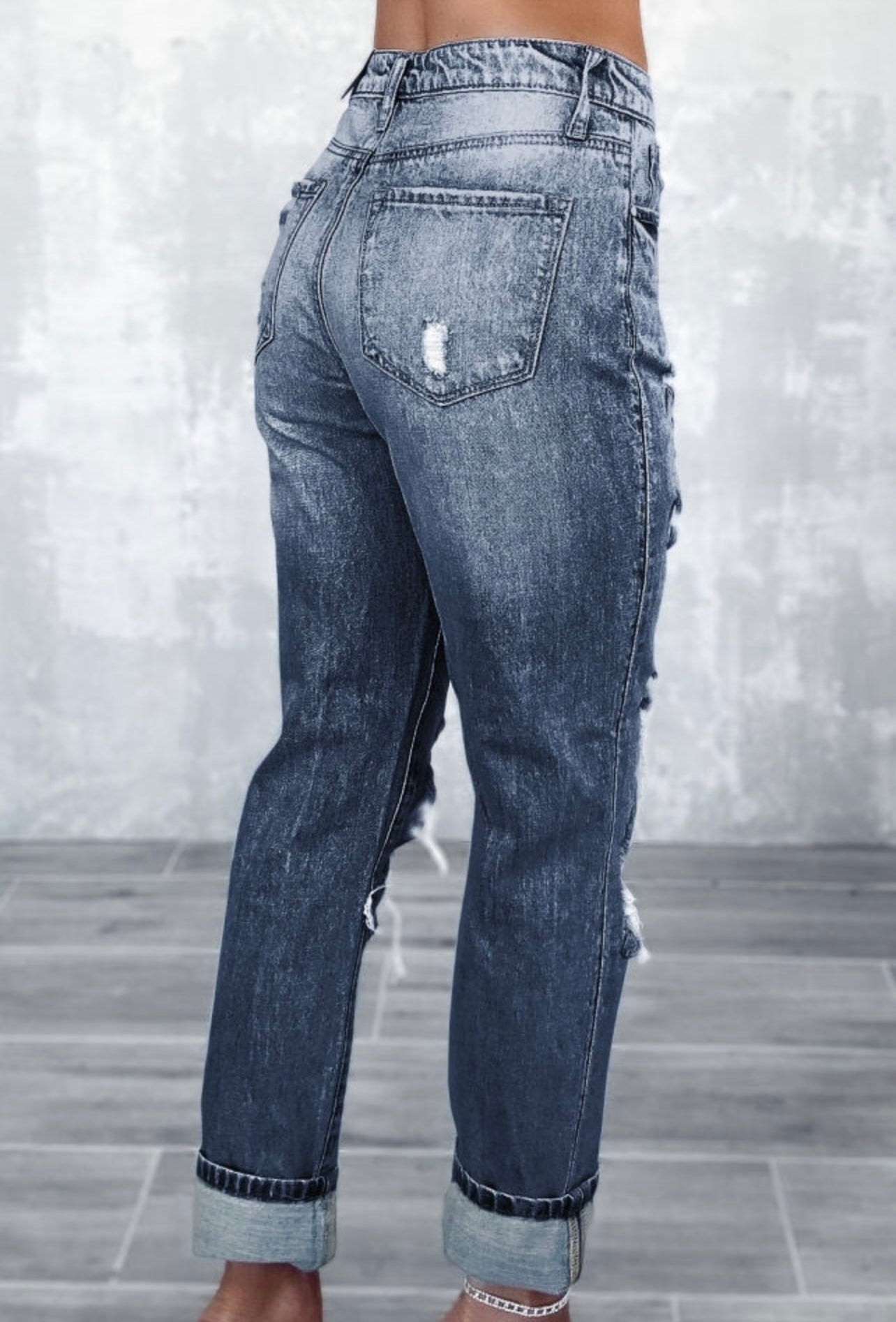 Distressed High Rise Skinny - Dark
