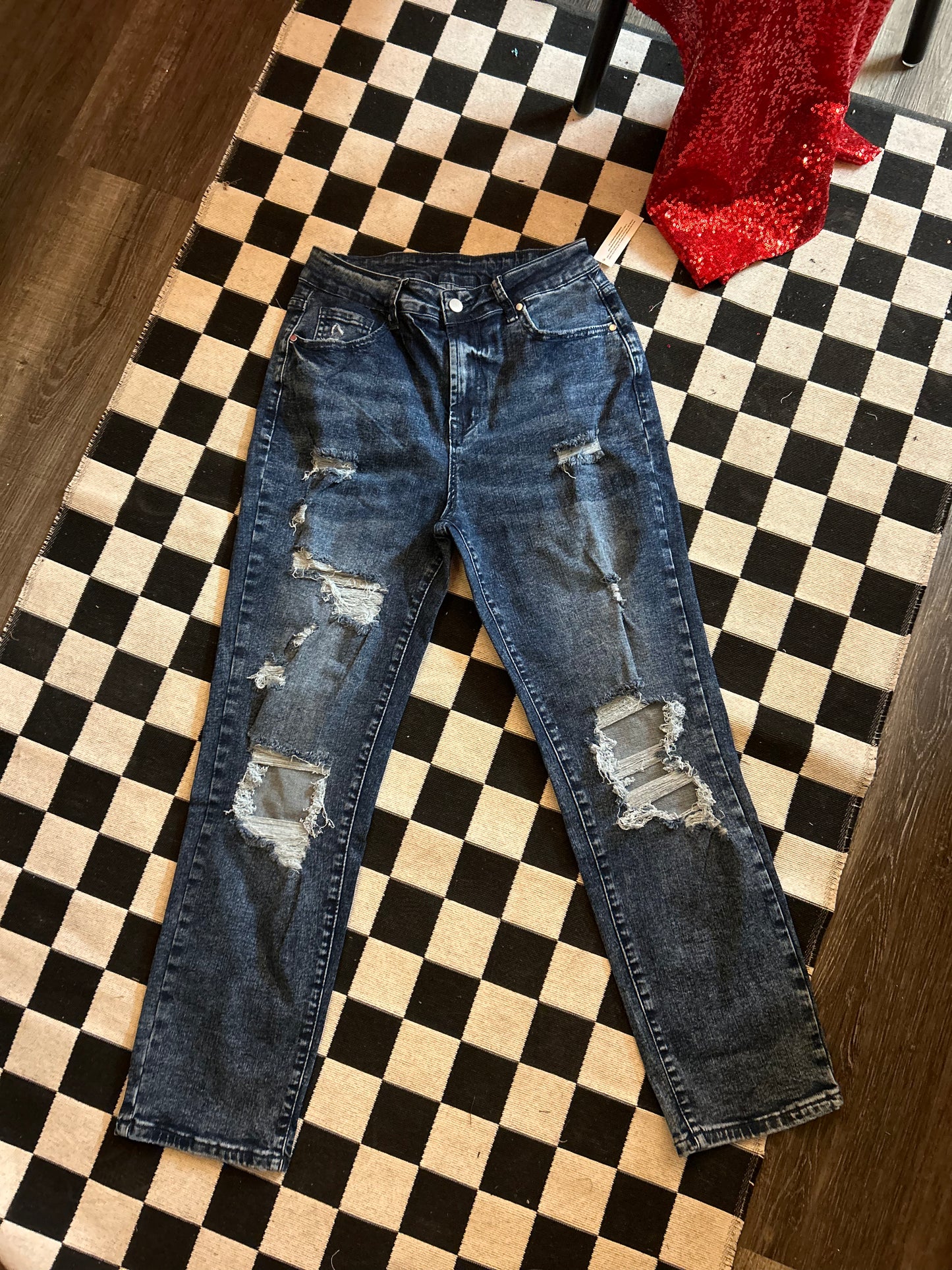 Distressed High Rise Skinny - Dark