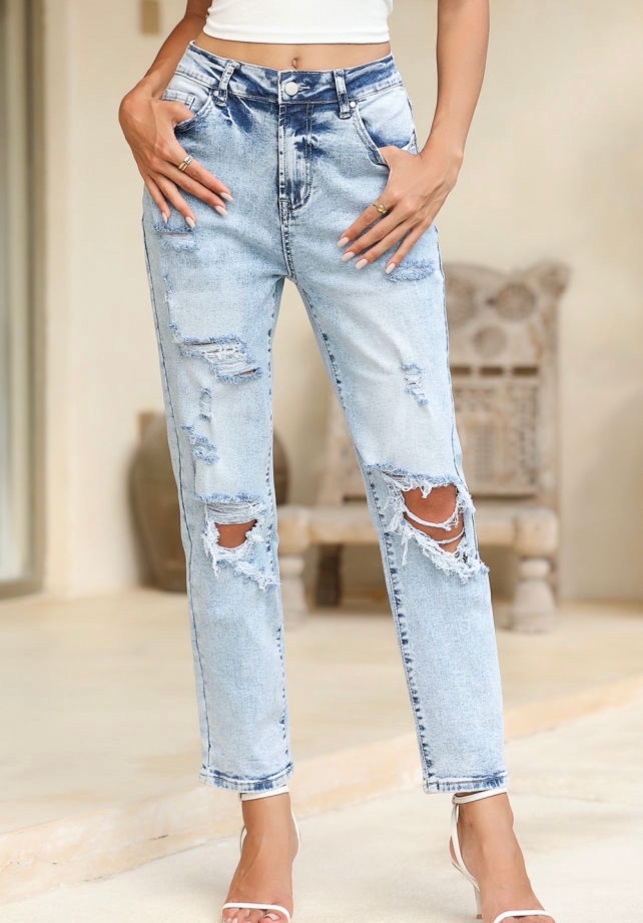 Distressed High Rise Skinny - Light